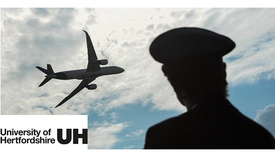 İngiltere’de Pilotluk eğitimi. University of Hertforsdhire’de havacılık sistem mühendisliği ve Pilotluk eğitimi bir arada